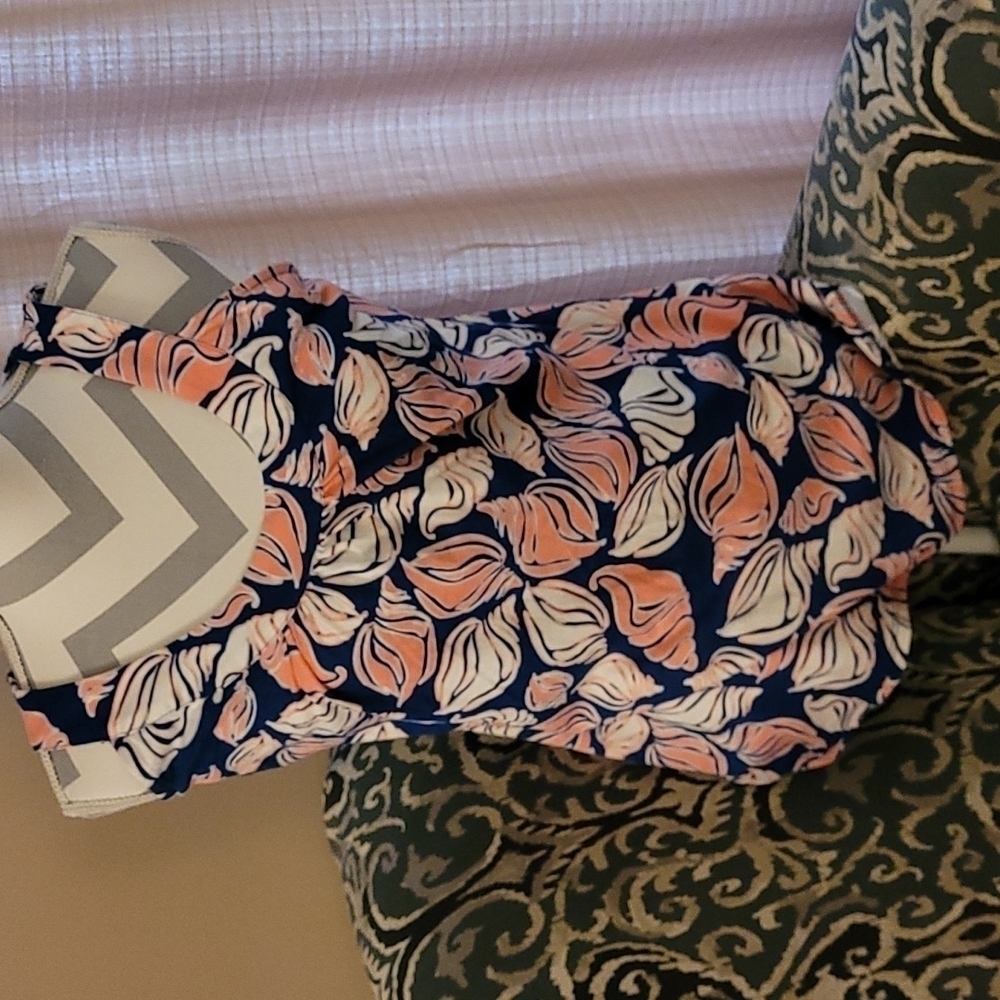 Haley and the Hound sz medium shell shirt WT210
